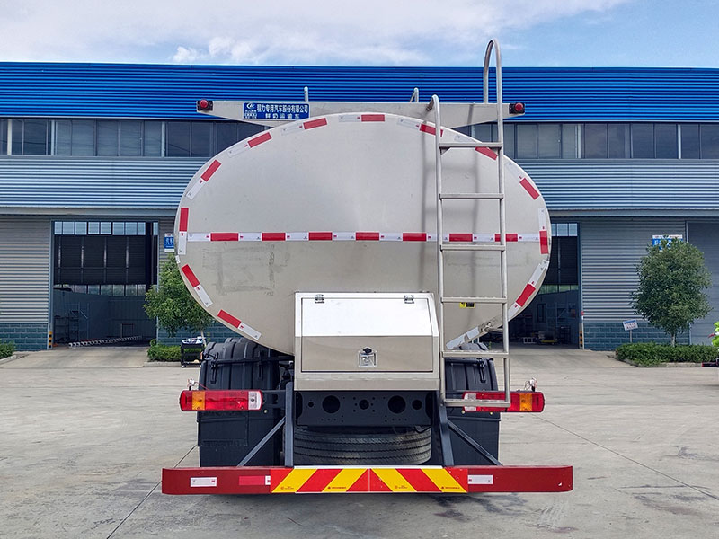 23吨解放囯六鲜奶运输车