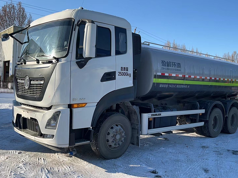东风天龙KL后双桥洒水车