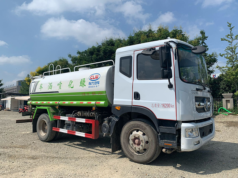东风D9洒水车