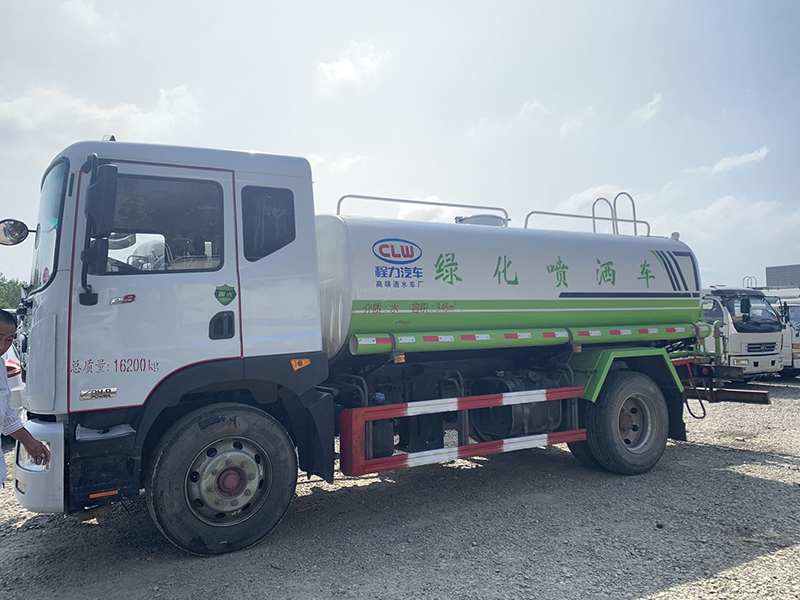 东风D9洒水车