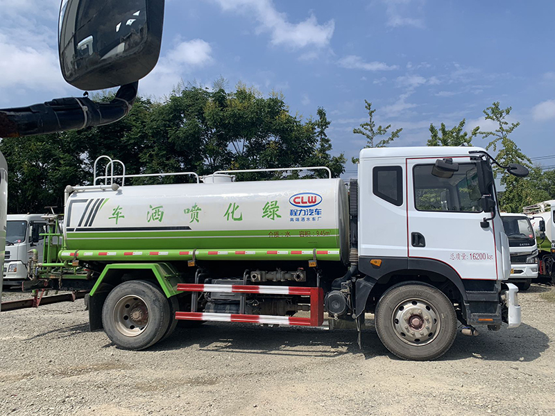 东风D9洒水车