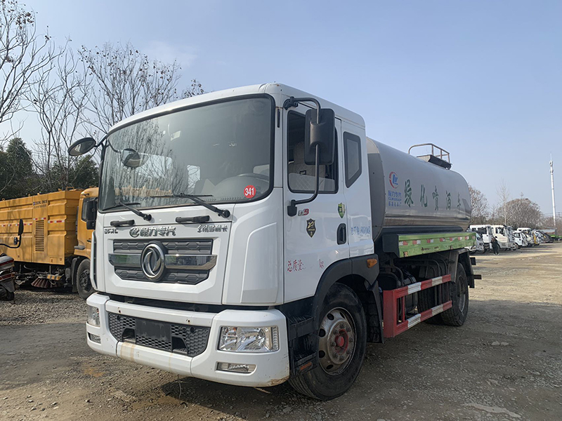 东风D9洒水车